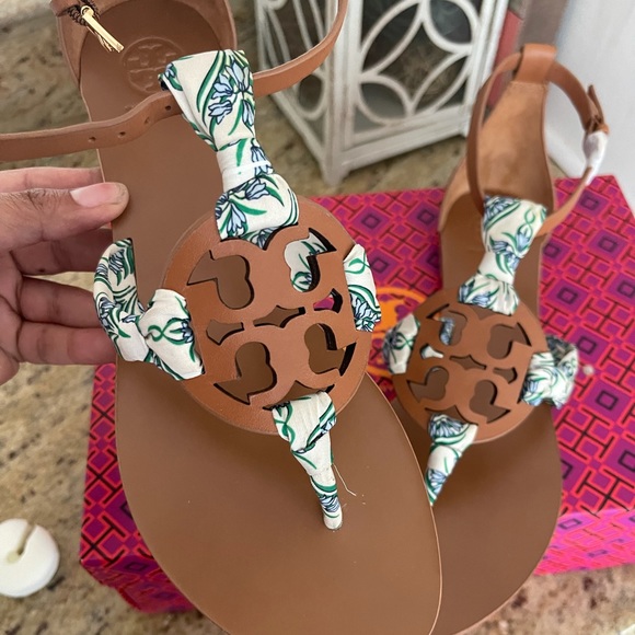 New Tory Burch scarf sandal ❤️ - Picture 2 of 9